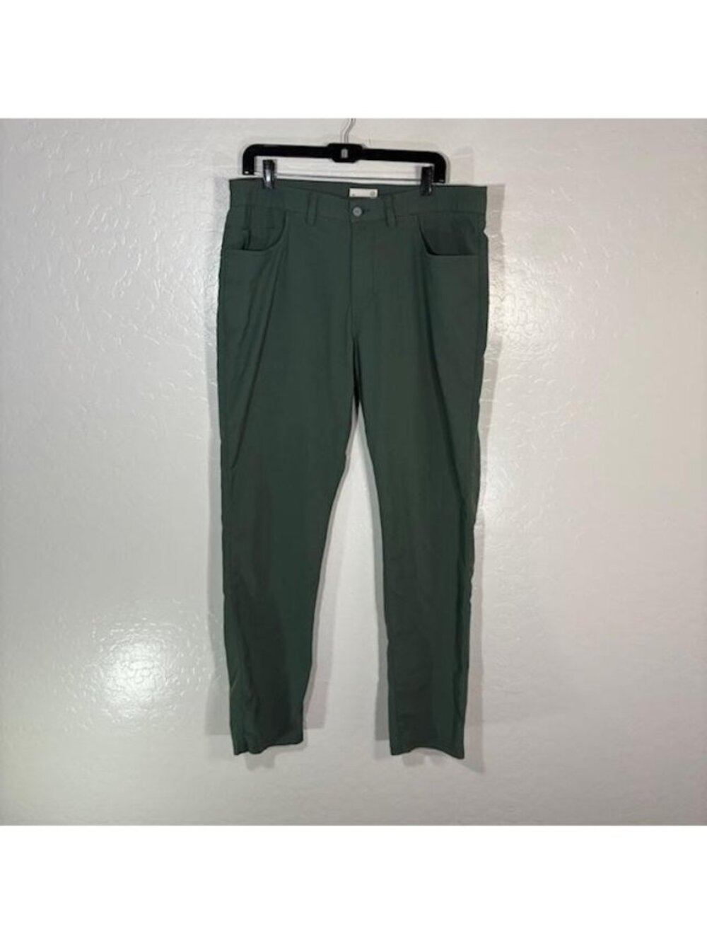 Tasc Performance Pants Mens 37x34 Green Straight Leg Stretch Chino Casual Travel